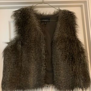 Ann Taylor faux fur vest - size medium
